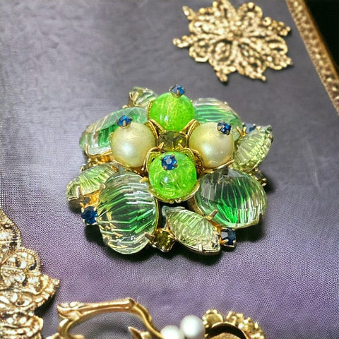 Vintage 1950s Peridot Green Ribbed Givre Glass Floral Brooch